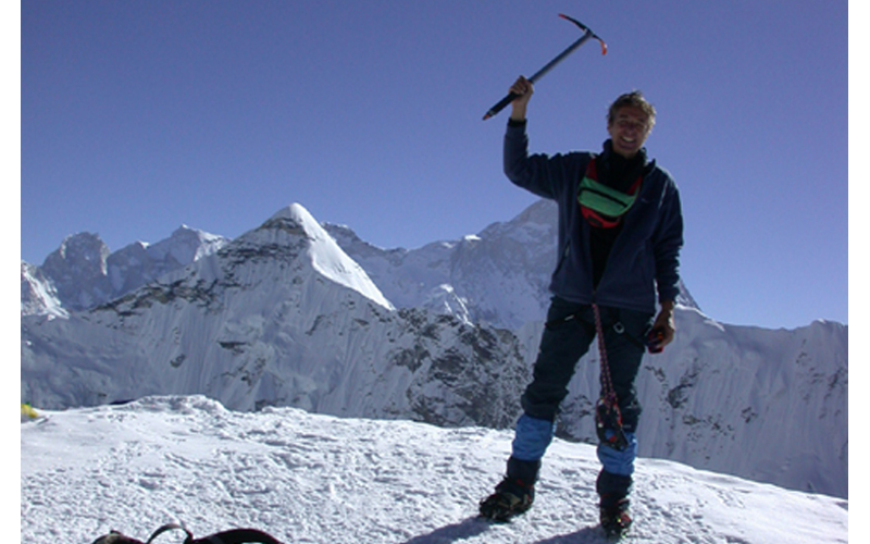 Imja Tse (6189 m) Népal -région de Khumbu. connu sous le nom de Island Peak, comparé à une île au milieu d'un océan de glace. - Ensemble atteignons des sommets